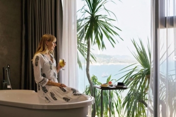 Chạm biển Sơn Trà, chạm tới kỳ nghỉ trong mơ