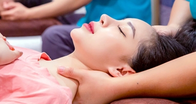 70 phút massage body tinh dầu - Ấn huyệt đầu vai cổ phục hồi năng lượng cơ thể tại Josa Spa