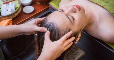 Gội đầu dưỡng sinh kết hợp thư giãn cổ, vai, gáy tại Nguyễn Beauty & Cosmetic