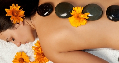 90 phút massage body Thụy Điển kết hợp bấm huyệt và chạy Vitamin C sáng da tại AHA Spa