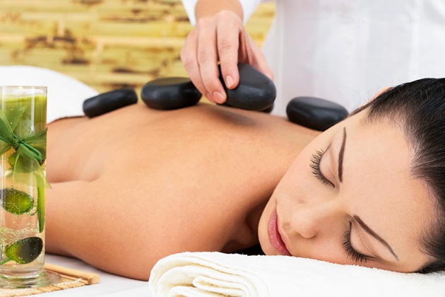 Massage body đá nóng với chức năng hữu ích