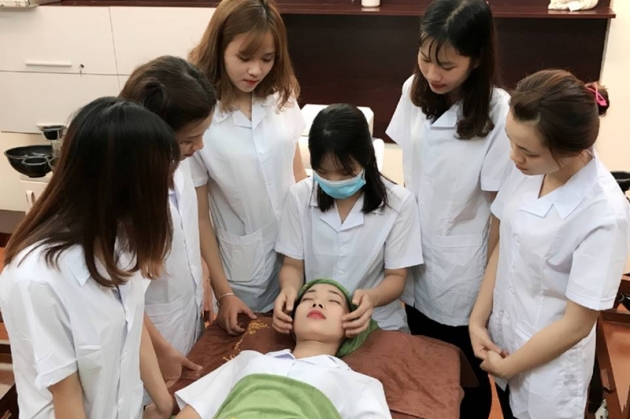 Khóa học Chăm sóc da hoặc Phun xăm cơ bản tại Viện thẩm mỹ Như Vân