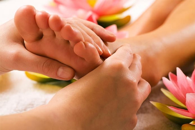 Massage chân, ngâm chân thải độc tố, tẩy da chết và chà gót chân tại Bellvian Spa