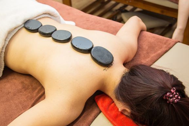 Massage body đá nóng bùn cứu - Miễn phí xông hơi đá muối Hymalaya