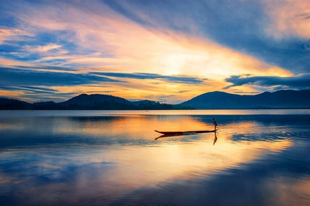 Tour trong ngày làng dân tộc Mnông và Ê đê - Núi đá tình yêu - Hồ Lăk