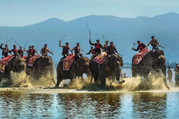 Tour trong ngày Buôn Đôn - Nhà sàn cổ - Cầu treo - Thác Draynur