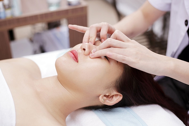 Lựa chọn trị mụn hoặc mờ thâm hoặc khôi phục làn da mẫn cảm - Miễn tip tại Skin Spa