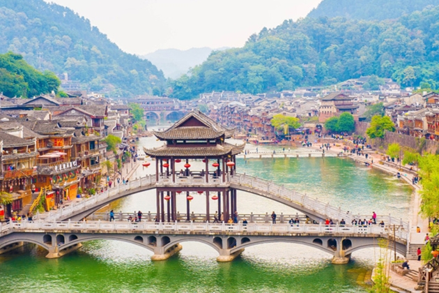 Du lịch Trương Gia Giới - Đệ nhất Cầu Kính - Phượng Hoàng Cổ Trấn 6N5Đ