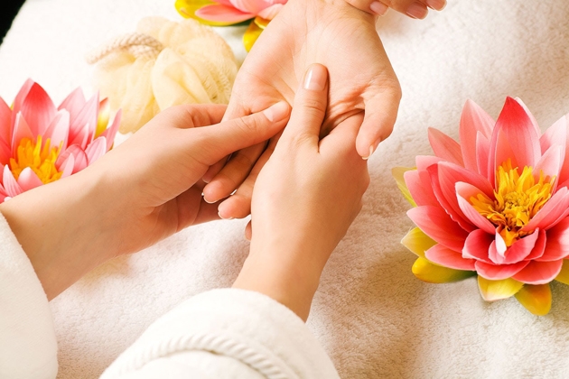 Massage và đắp bùn, gừng, thải độc lưng, vai, cổ, gáy tại Miyu Healthy Spa