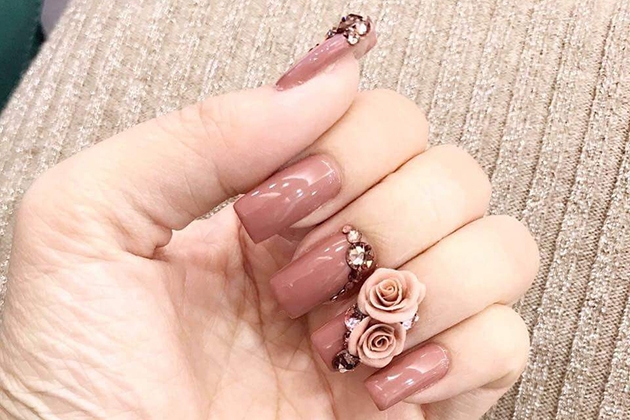 Nếu bạn muốn khám phá những bộ móng đẹp nhất của Trang Lê Nail, hãy bấm vào những hình ảnh này ngay bây giờ. Điều đặc biệt của các mẫu móng tại Trang Lê Nail chính là sự tinh tế và tỉ mỉ trong từng nét vẽ. Bạn sẽ cảm thấy hào hứng khi được sở hữu những bộ móng đáng yêu này.