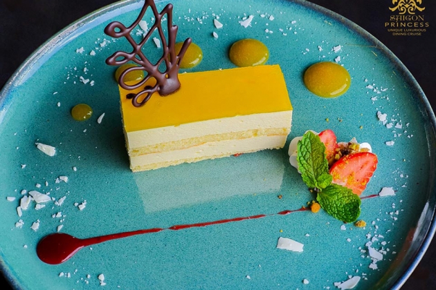Tour du ngoạn sông Sài Gòn và set menu 03 món - Tàu 5 sao Saigon Princess