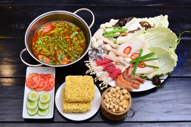 Combo lẩu tự chọn 01 trong 03 loại dành cho 02 - 03 người tại Nhà hàng It's BBQ
