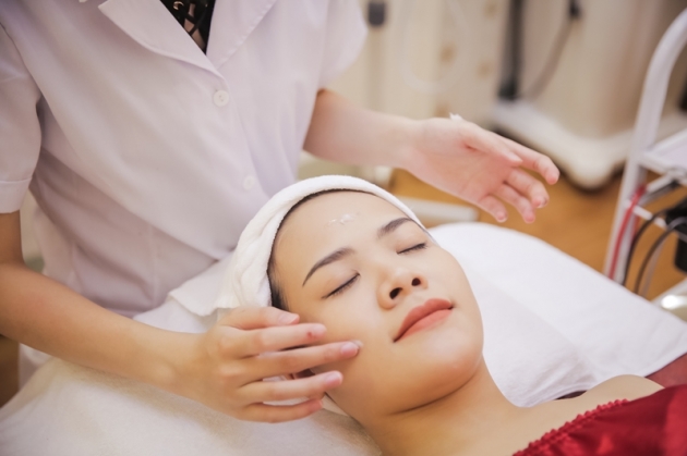 Chăm sóc da mặt cơ bản với mỹ phẩm cao cấp Dermafirm tại Surian Spa