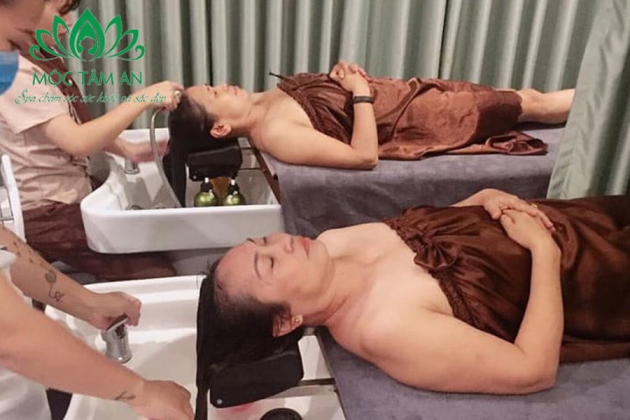 Gội đầu dưỡng sinh và massage ấn huyệt tại Mộc Tâm An Spa