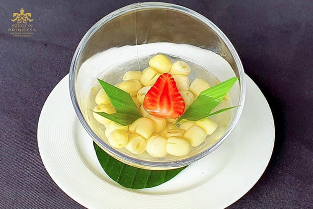 Tour du ngoạn sông Sài Gòn và set menu 04 món - Tàu 5 sao Saigon Princess