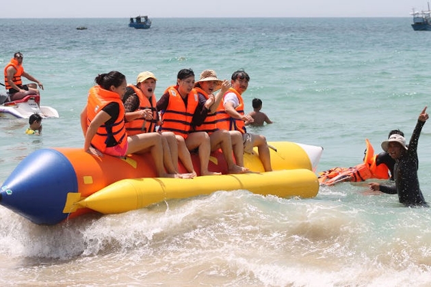 Trải nghiệm tất cả các trò chơi trên biển tại Bãi Dài Nha Trang