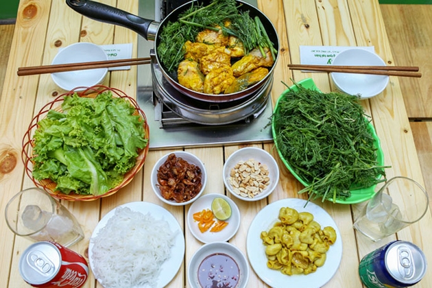 Thưởng thức chả cá lăng tại Family