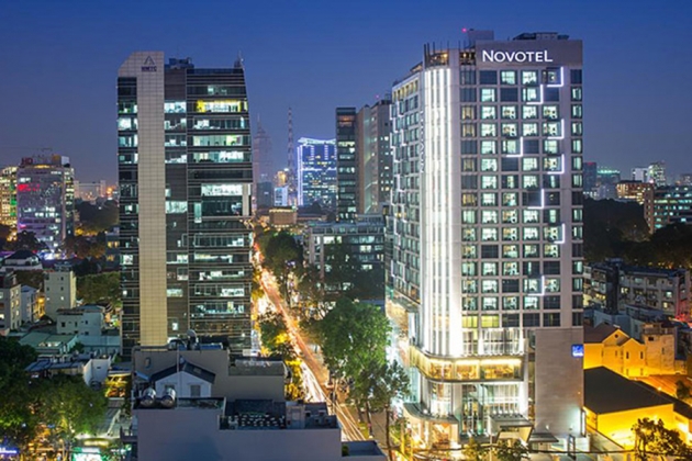 Buffet tôm hùm, hải sản dịp Noel & Năm mới 2021 tại Novotel SG Centre 4 Sao - Free rượu, bia, nước ngọt