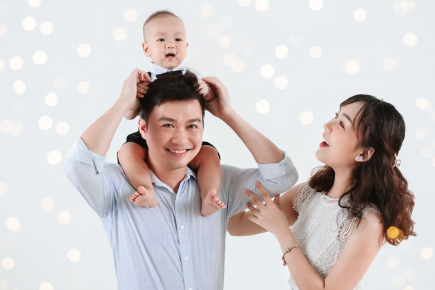 Chụp ảnh gia đình Meo Family là một trải nghiệm tuyệt vời để tạo ra những bức ảnh đẹp và ghi lại những khoảnh khắc đáng nhớ của gia đình. Hãy để Meo Family giúp bạn tạo ra những bức ảnh đẹp và đầy ý nghĩa để chia sẻ cùng người thân yêu nhất.