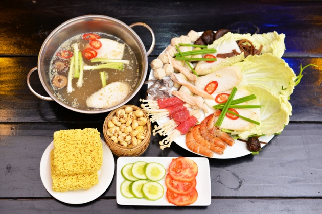 Combo lẩu tự chọn 01 trong 03 loại dành cho 02 - 03 người tại Nhà hàng It's BBQ