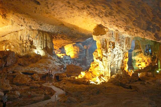 Khám phá Hạ Long 2N1D trên du thuyền 5* Starlight