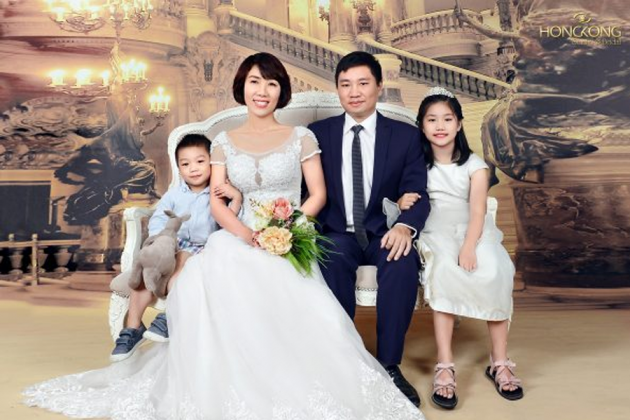 Nếu bạn đang tìm kiếm một studio chụp ảnh gia đình chuyên nghiệp và đẹp như mơ, thì Hongkong Studio Bridal chính là địa điểm mà bạn không nên bỏ qua. Với không gian thiết kế sang trọng, đội ngũ nhân viên tận tình và kinh nghiệm, chắc chắn bạn sẽ có những bức ảnh đáng nhớ cùng gia đình tại đây.