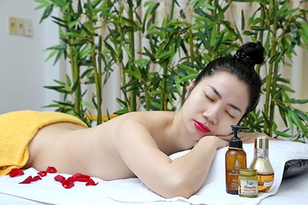 Trị thâm lưng, nách, mông, bẹn công nghệ Thay da sinh học tại Hân Spa