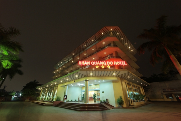 Khăn quàng đỏ Hotel 3* Hà Nội: Phòng Deluxe Twin/ Double dành cho 02 khách