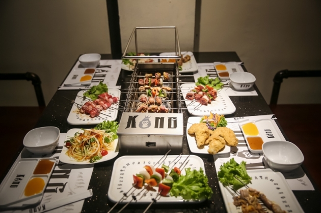 Đại tiệc buffet xiên nướng và lẩu tại Nhà hàng Kong BBQ