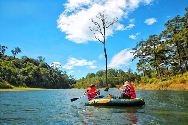 Tour chèo thuyền Kayak ngắm lá phong Đà Lạt (1N)
