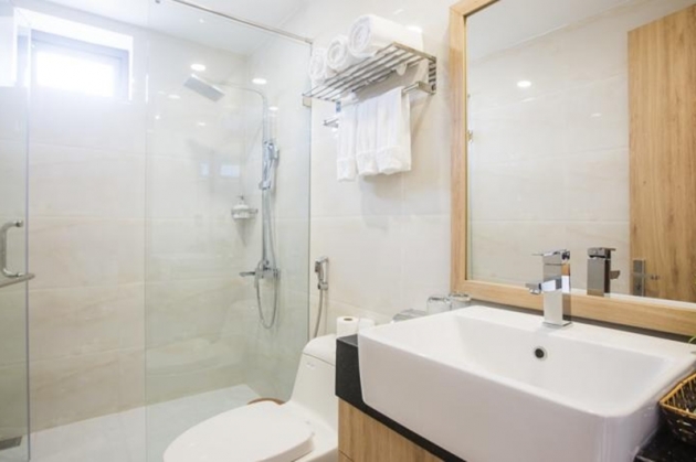 Khách sạn Cotinent 3 sao