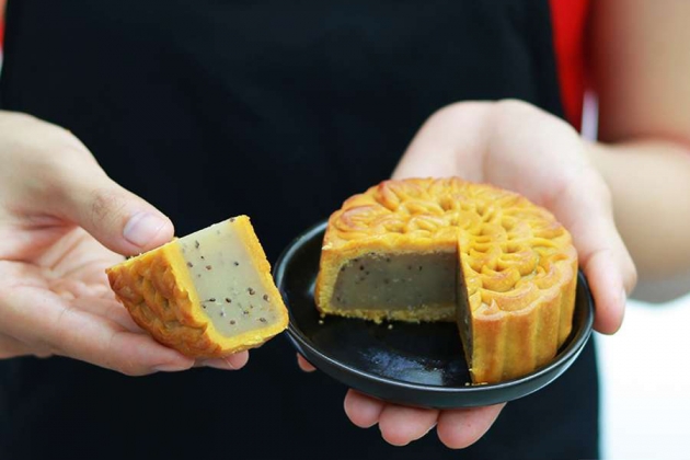 Hội An Mooncake - Bộ hộp quà Hoa Viên - Combo 04 bánh chay