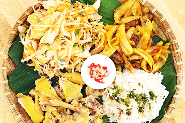 Gà ta lên mâm 1.2kg cho 04 người tại Cao Nguyên Quán