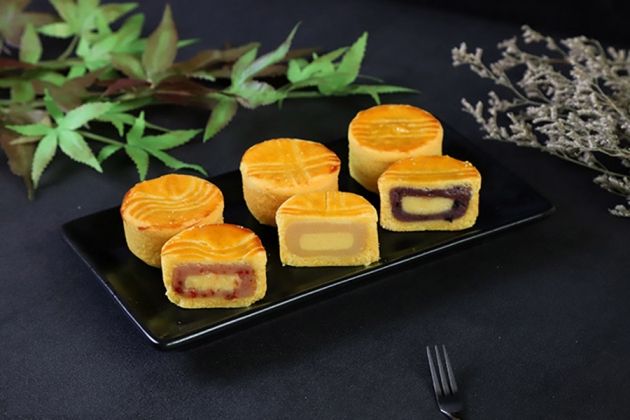 Hệ Thống Lafeve Bakery - Combo 02 Bánh Trung Thu 160gr và 04 Cây Bánh 60gr