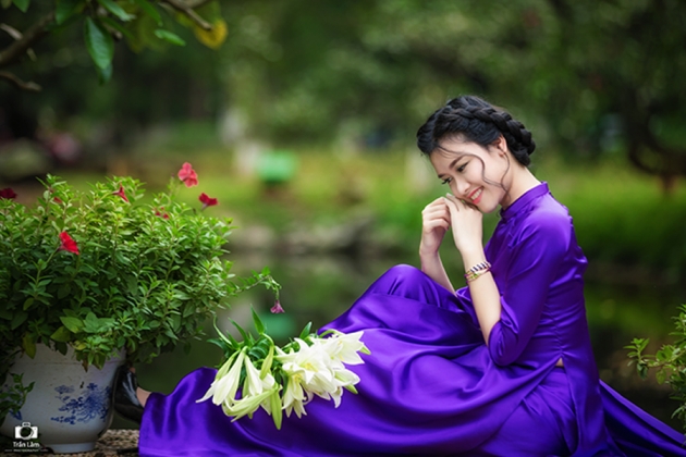 Cùng khám phá những phong cách áo dài hoa loa kèn độc đáo được chụp bởi các nhiếp ảnh gia chuyên nghiệp. Trang phục truyền thống này thể hiện vẻ đẹp gợi cảm, tinh tế của phụ nữ Việt Nam.
