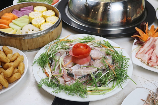 Lẩu hơi đặc biệt có cá tầm, tôm, ngao - Áp dụng buổi trưa tại Lẩu hơi Cosmos