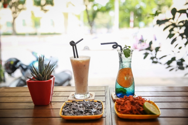 Thưởng thức đồ uống và ăn nhẹ dành cho 04 người
