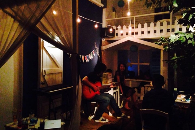 Thưởng thức đêm ca nhạc Acoustic - Hát cùng ca sĩ - 02 ly nước tự chọn tại Cưới Café Studio