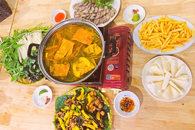 Set lẩu ếch cho 03-04 người tại Lẩu Leng Keng