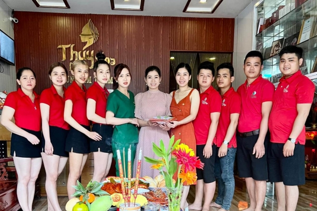 thuy-moc-spa-nhan-vien