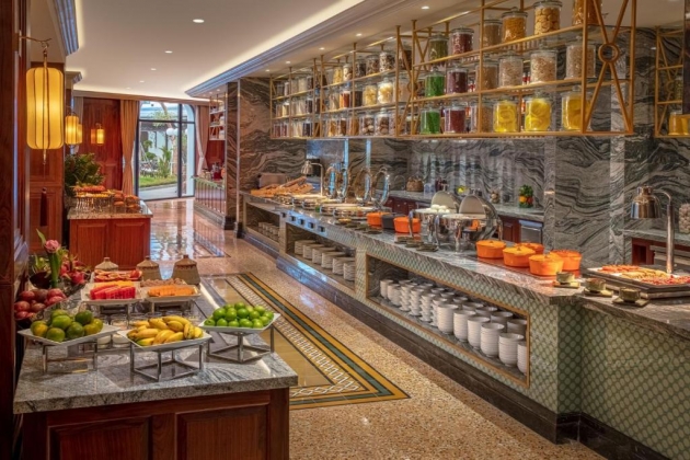 trai-nghiem-bua-sang-tai-Silk-Path-Grand-hotel-hue