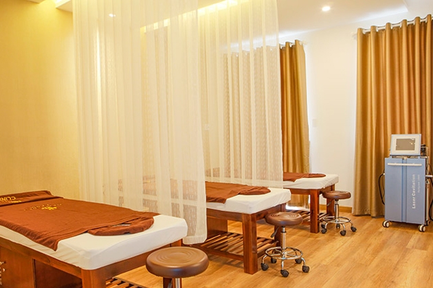 Massage body đá nóng cho nam Tại Nam Long Clinic