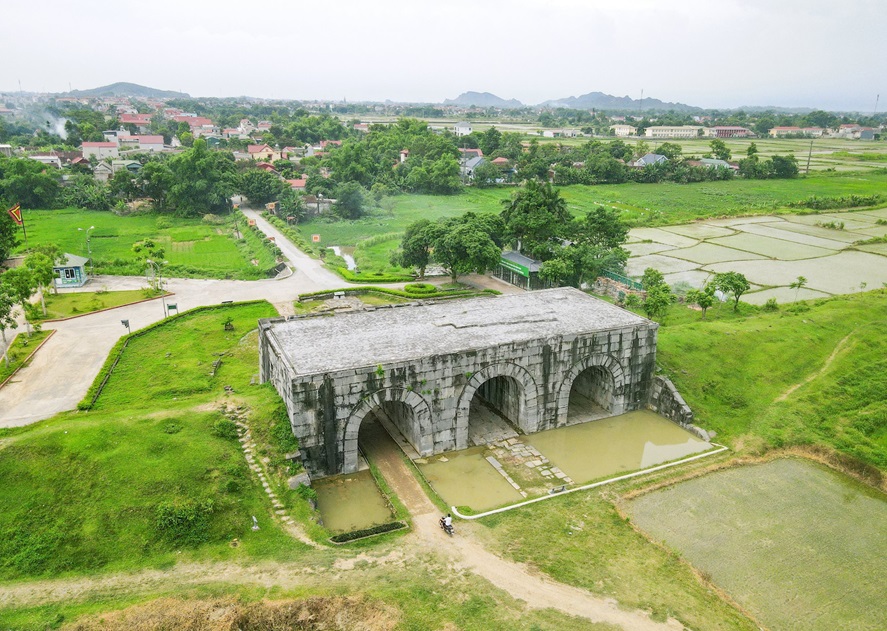 toan-canh-di-tich-thanh-nha-ho